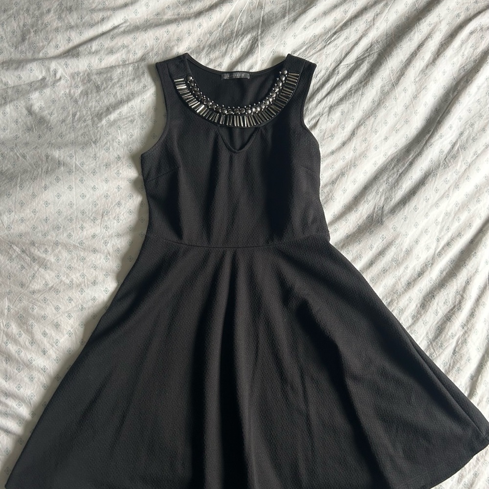 4/$10 Elegant Black Sleeveless Dress